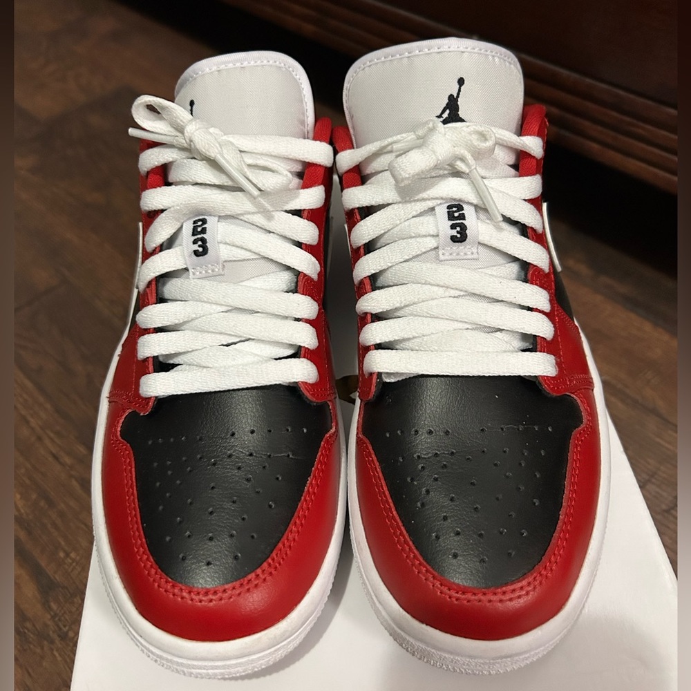 WMNS Jordan 1 Low Chicago Flip